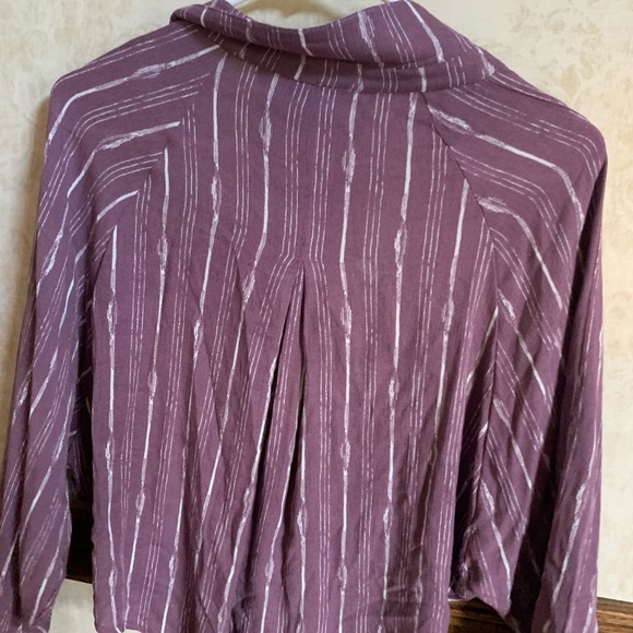 Striped purple top - Picture 2 of 3